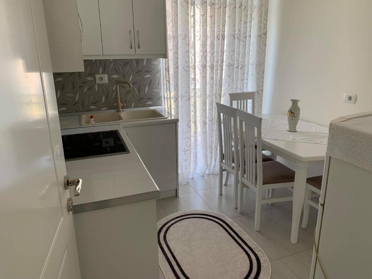 Apartament Oresti คอร์เชอ ภายนอก รูปภาพ